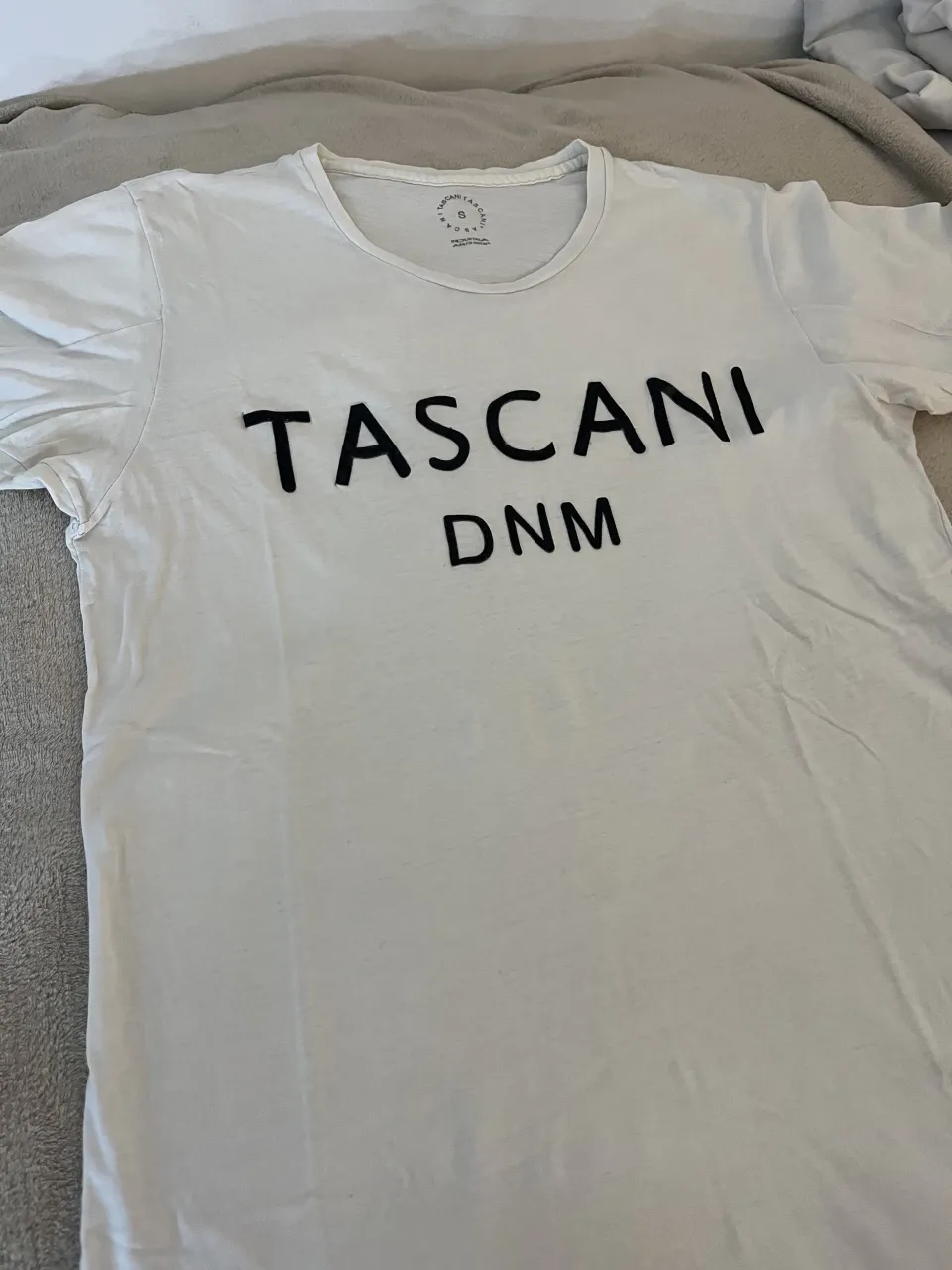 Remera Tascani · Talle S