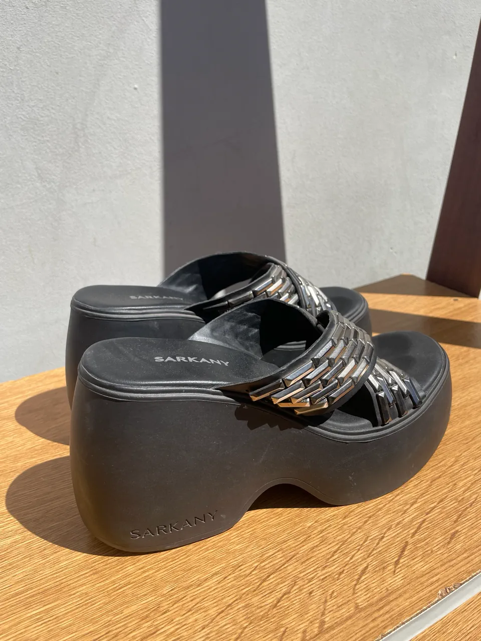 Ojotas Sarkany - imagen 1