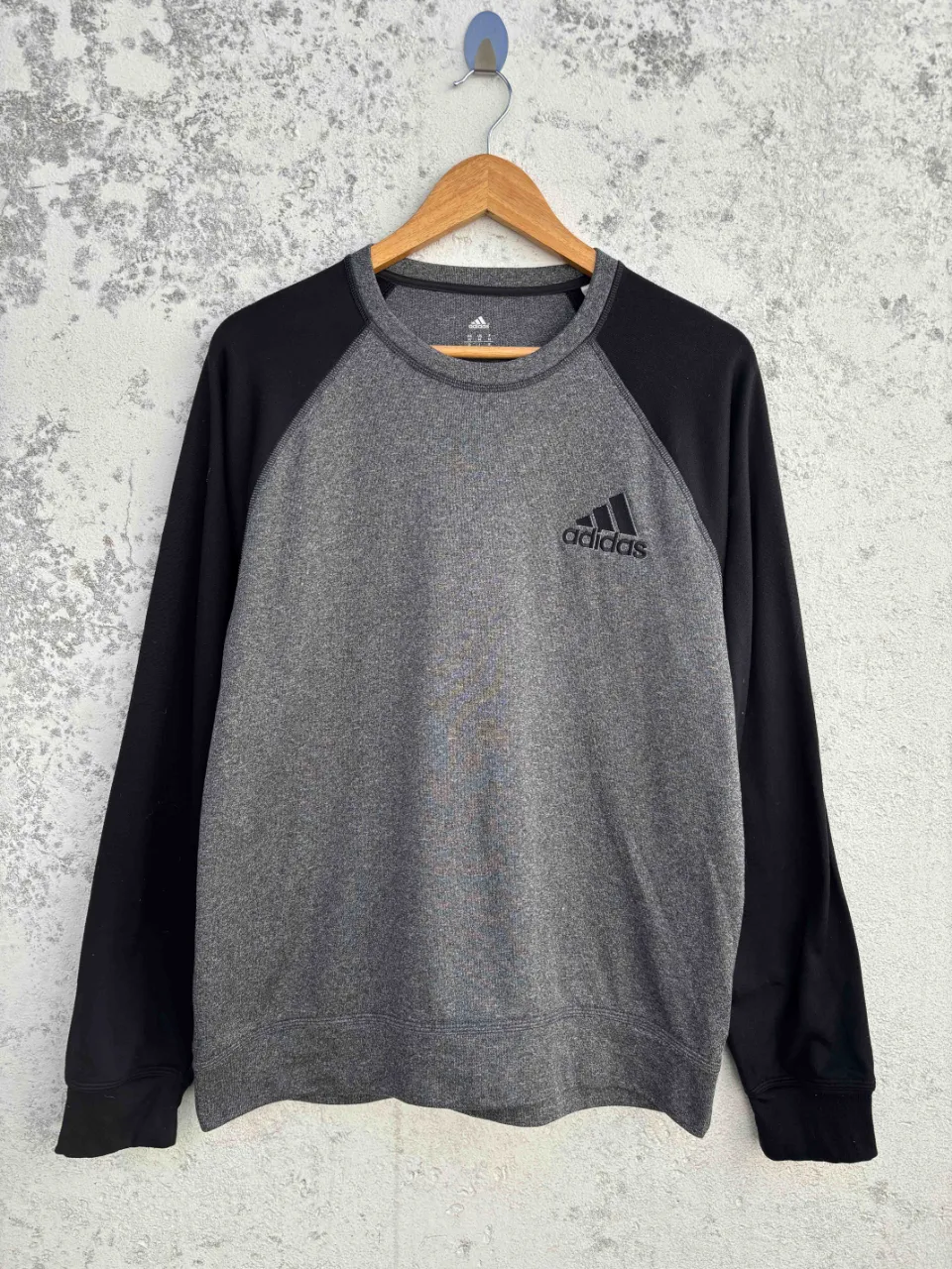 Buzo adidas · Talle M