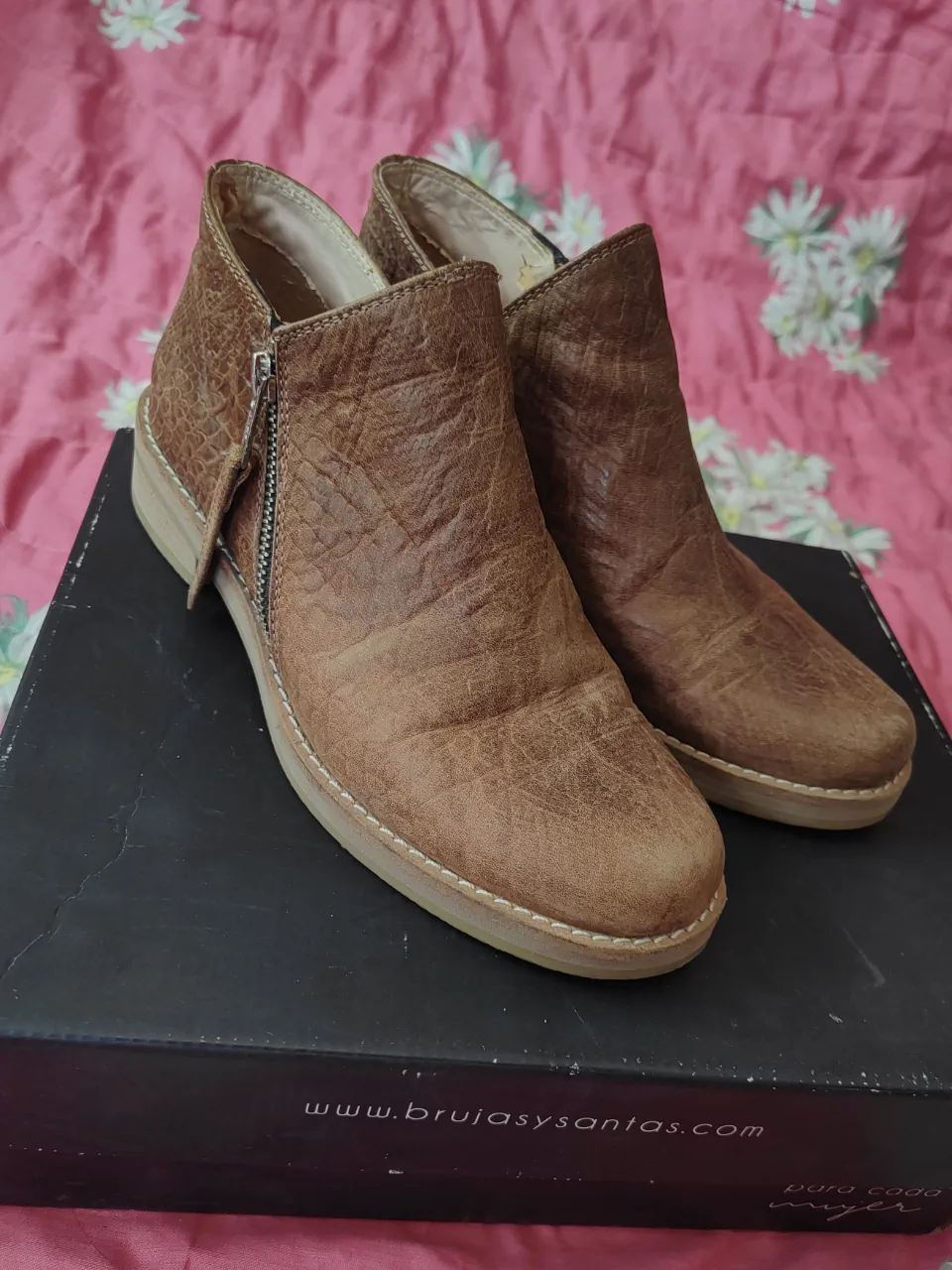 Botas Brujas y santas - imagen 1