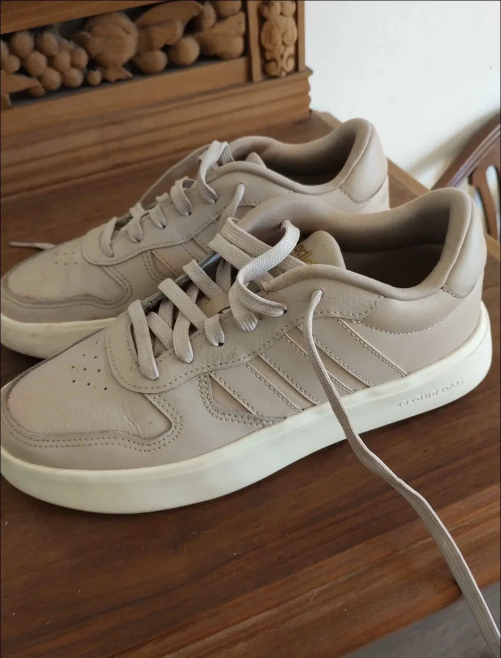 adidas · Talle AR 39