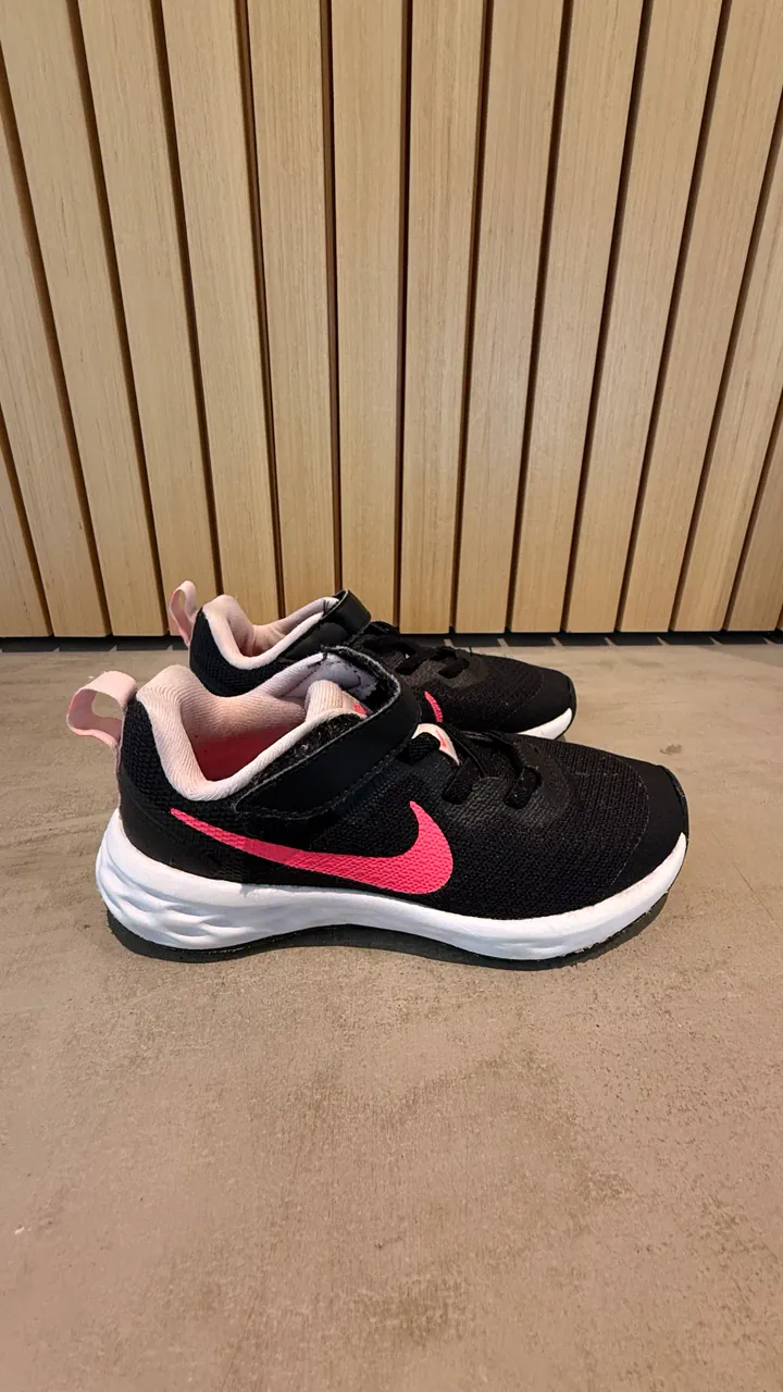 Nike · Talle AR 28