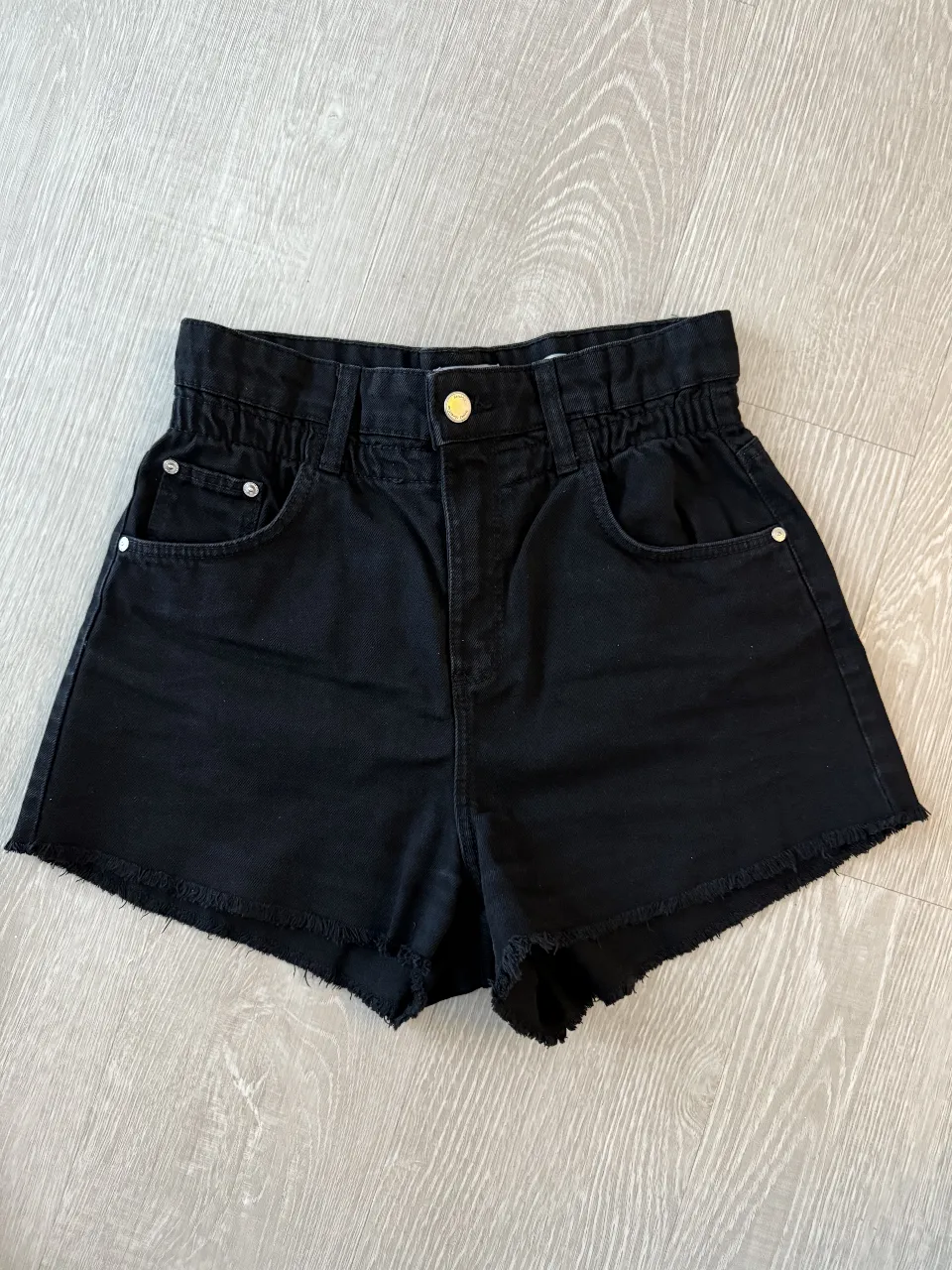 Short Bershka · Talle EU 38
