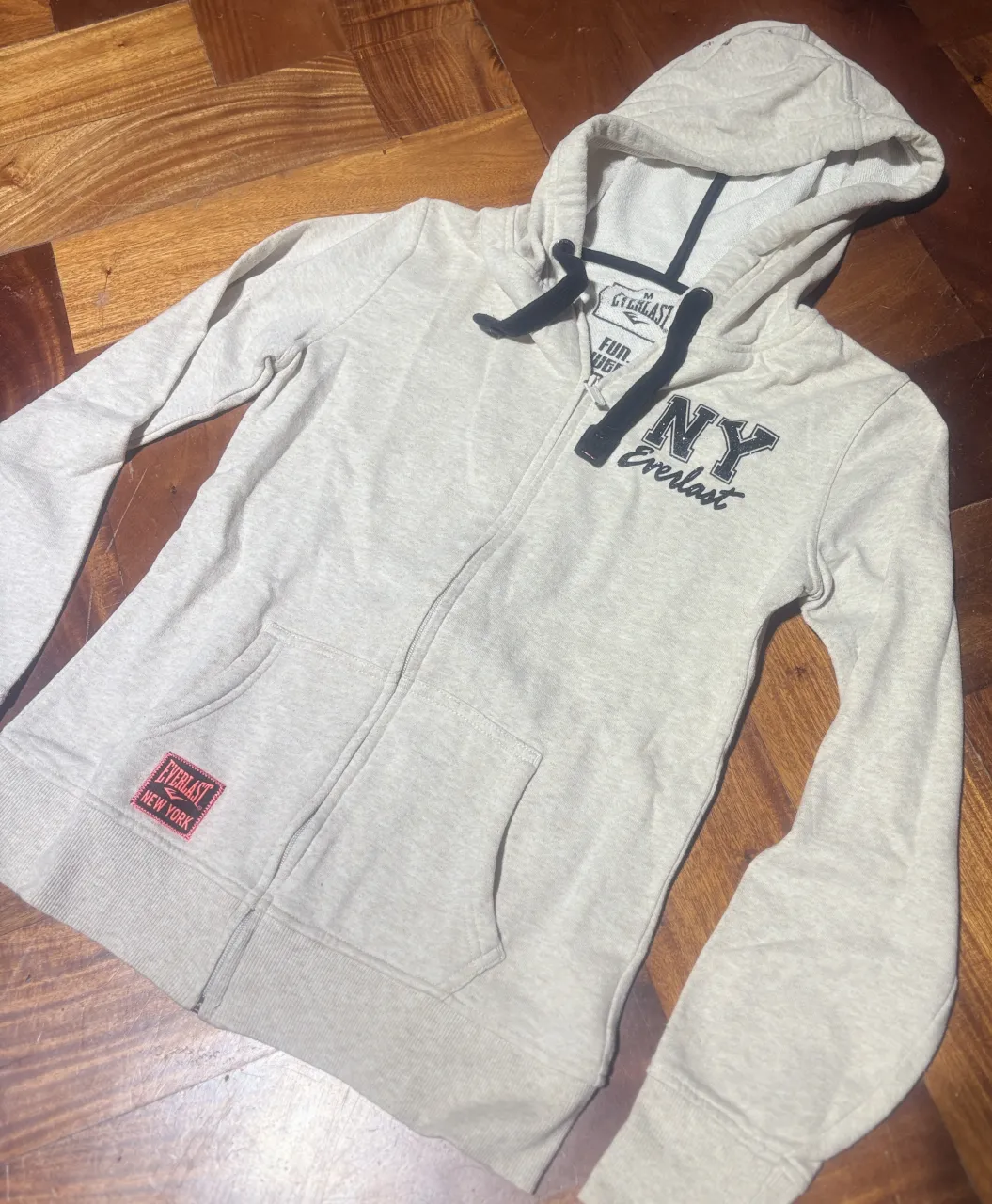 Buzo Everlast · Talle M