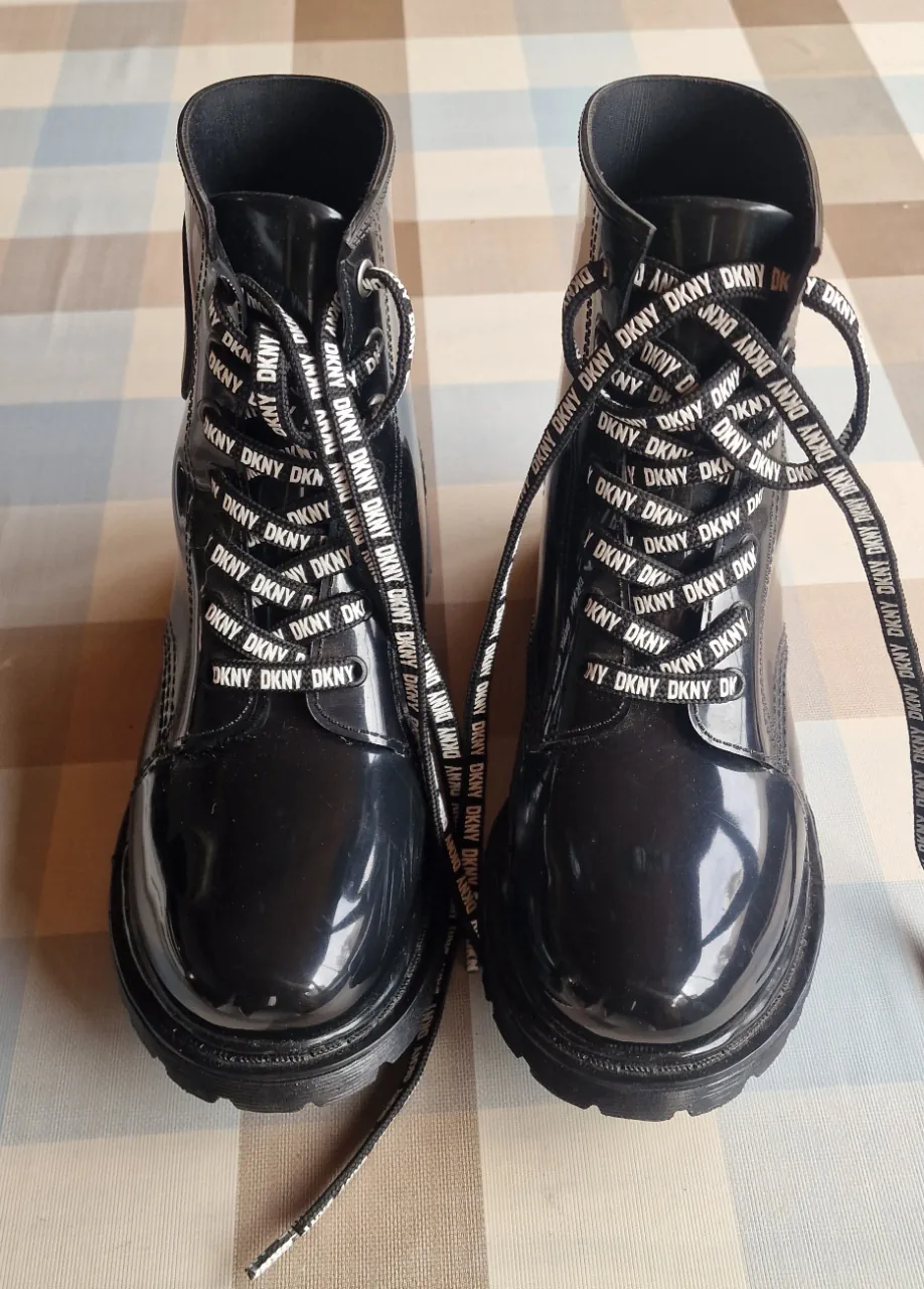 DKNY · Talle US 7