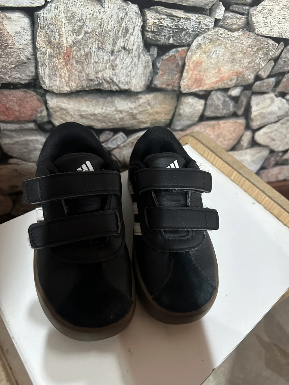 adidas · Talle AR 25