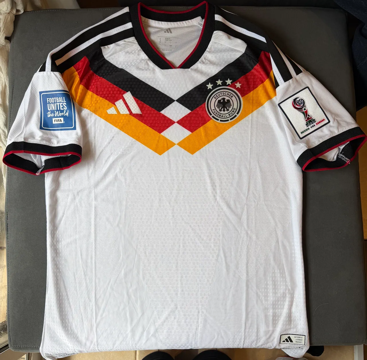 Camiseta adidas - imagen 1
