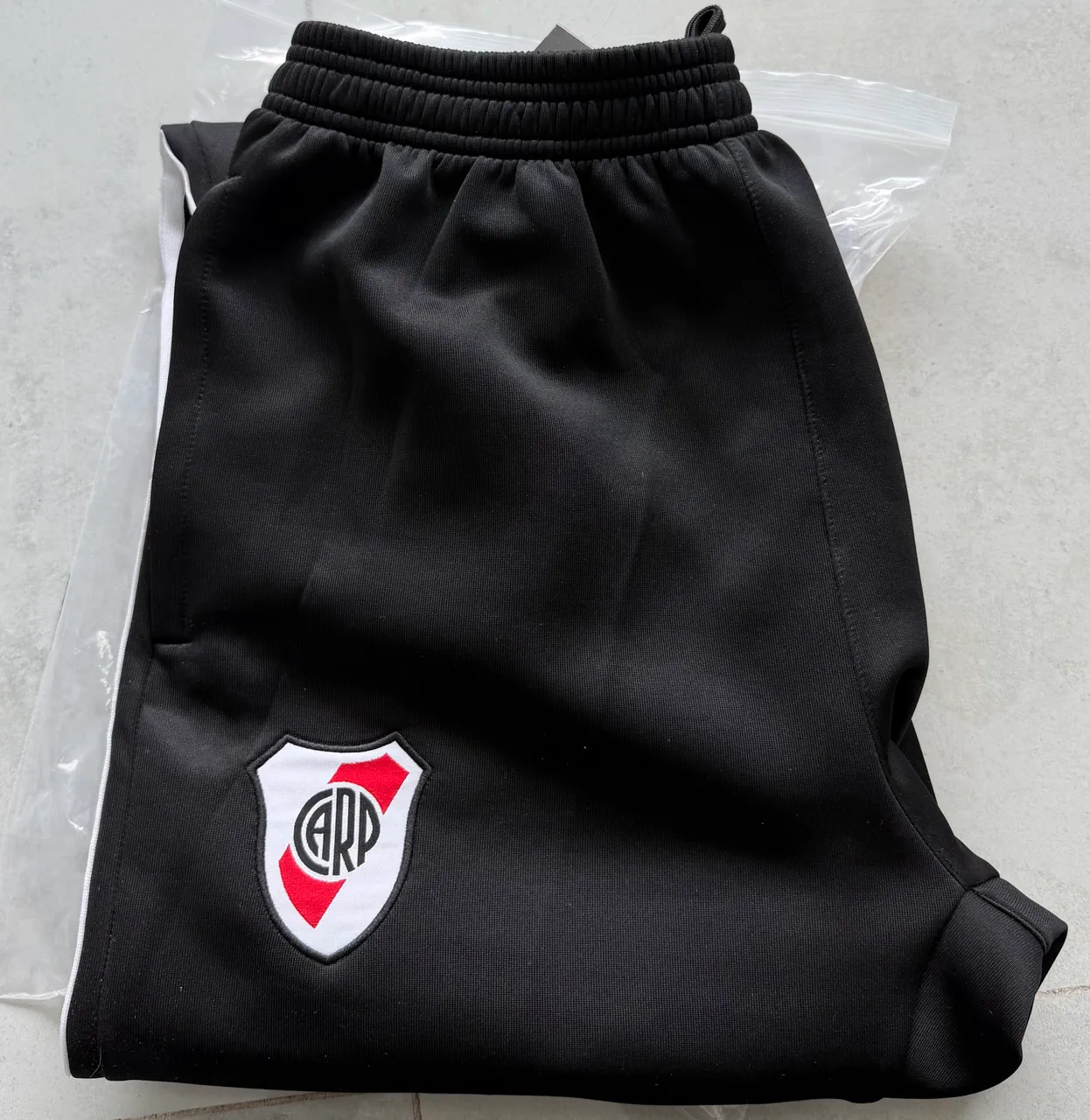 Pantalón adidas - imagen 1
