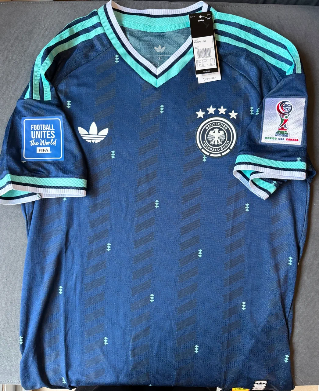 Camiseta adidas - imagen 1