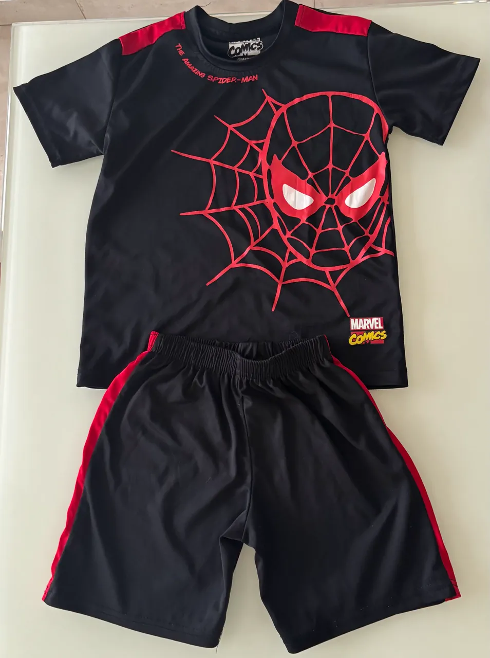 Conjunto Marvel · Talle 7 años / 122 cm