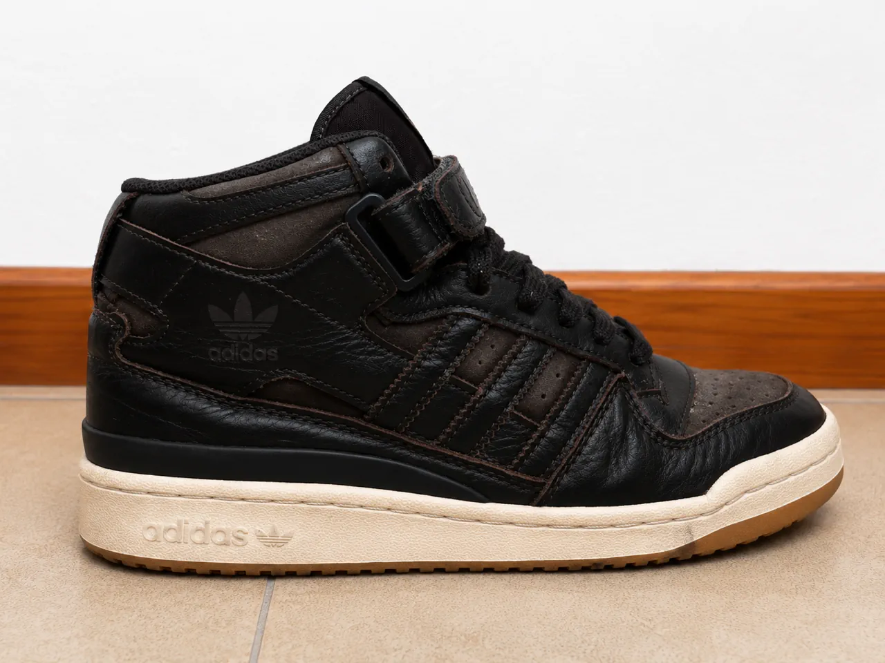 adidas · Talle AR 40
