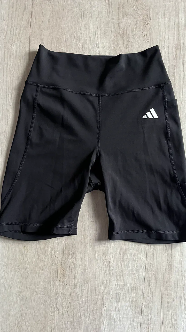 adidas · Talle M