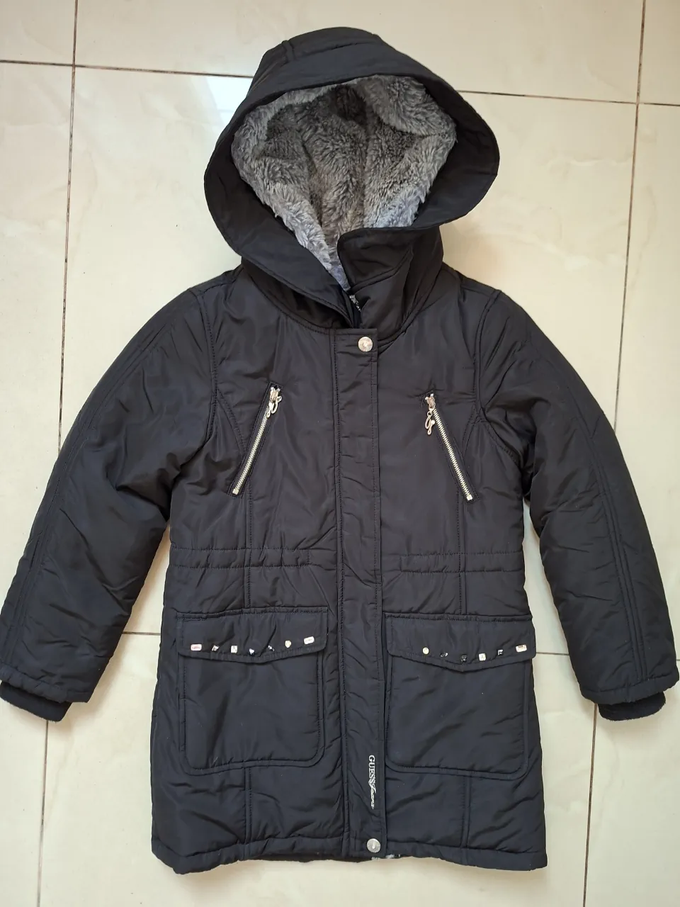 Campera de plumas GUESS · Talle 6 años / 116 cm