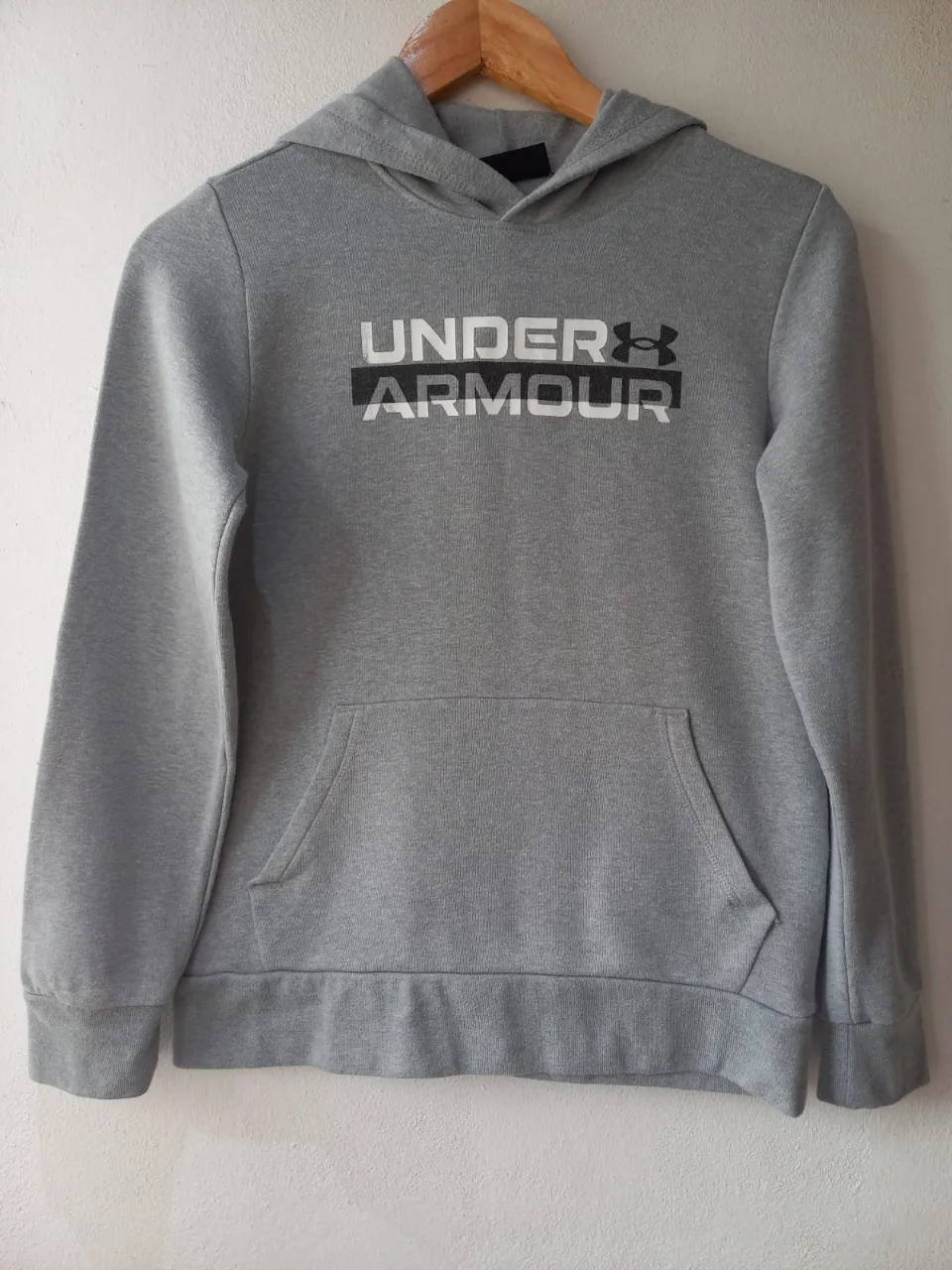 Buzo Under Armour · Talle 10 años / 140 cm