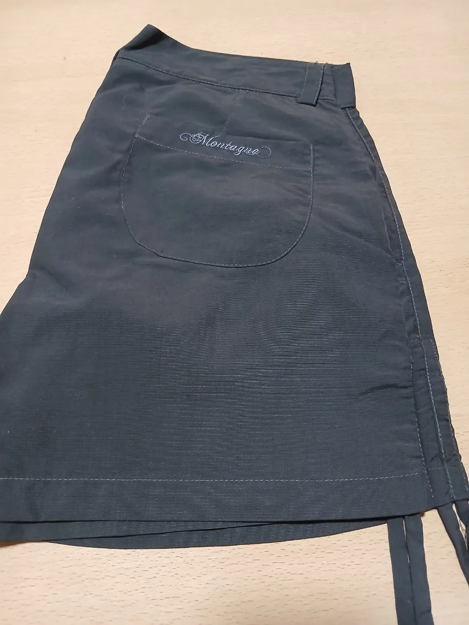 Ropa deportiva Montagne · Talle 14 años / 164 cm