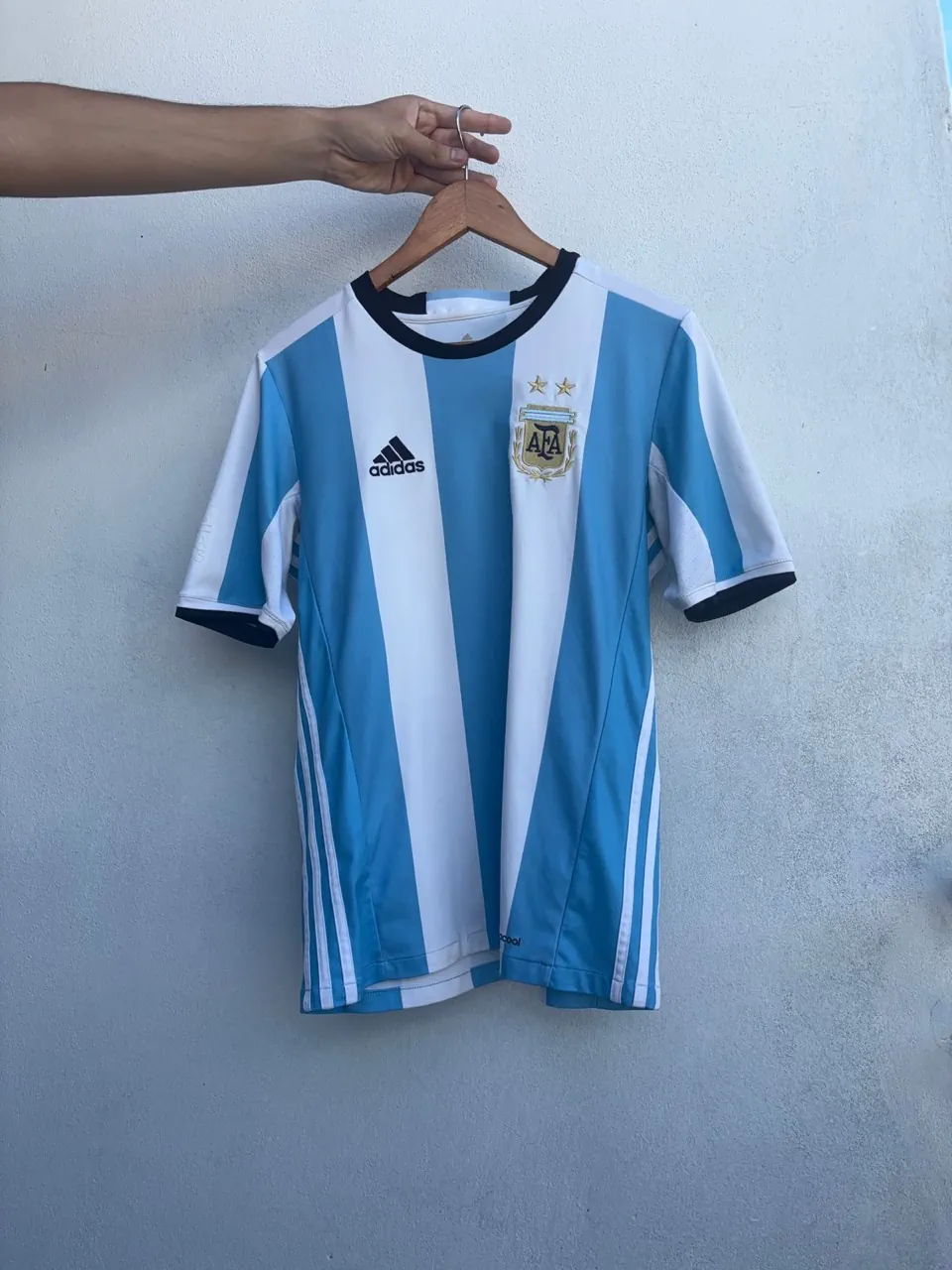 Camiseta adidas · Talle M