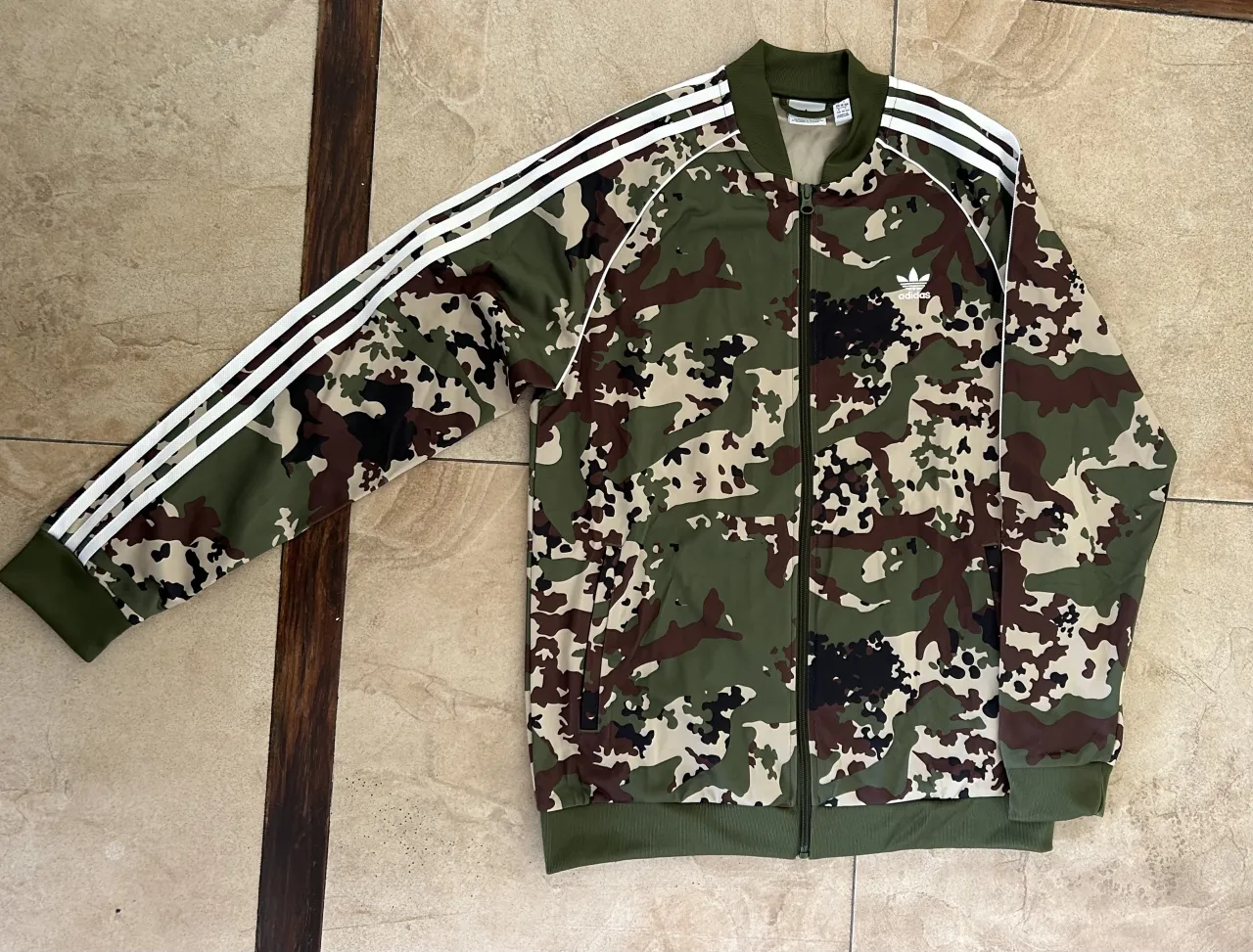 Campera adidas · Talle S