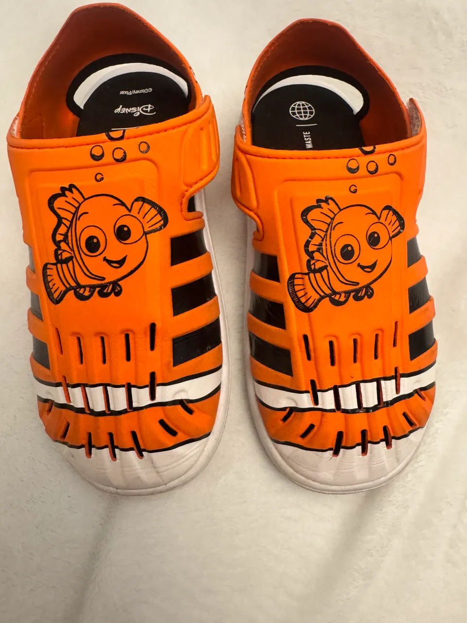 adidas · Talle AR 32