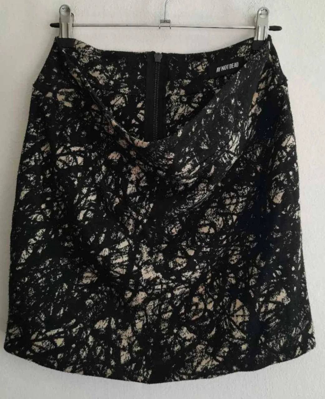 Pollera Ay Not Dead - imagen 1