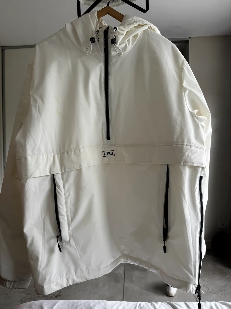 Buzo Bershka · Talle L