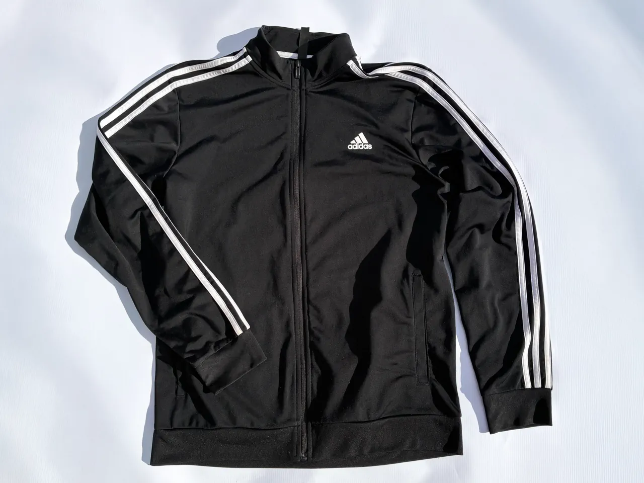 Campera adidas · Talle L