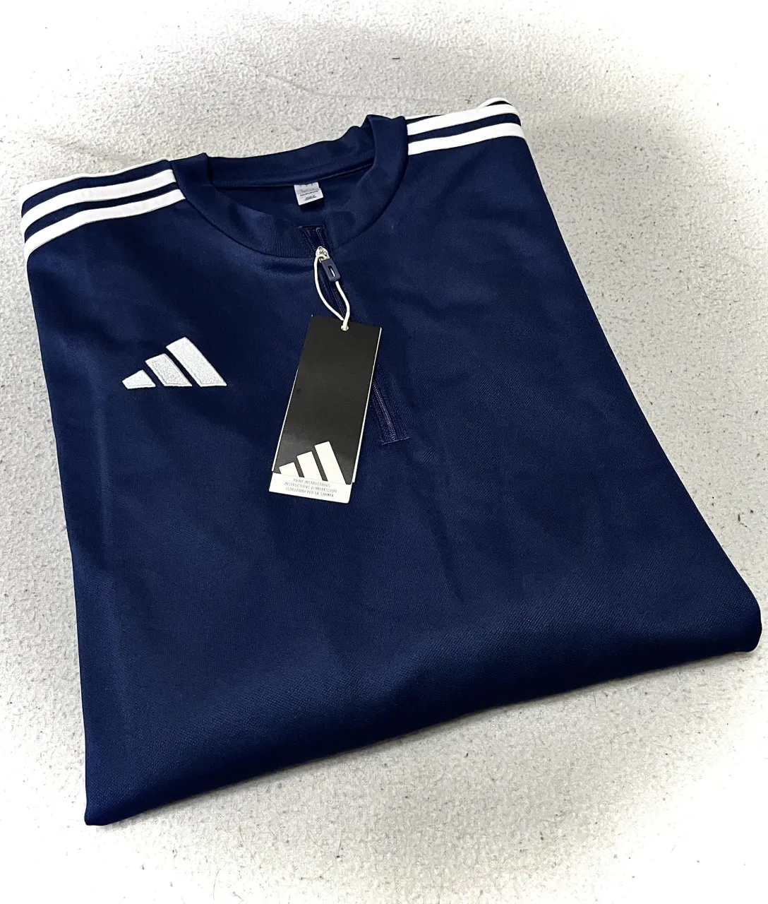 adidas · Talle L