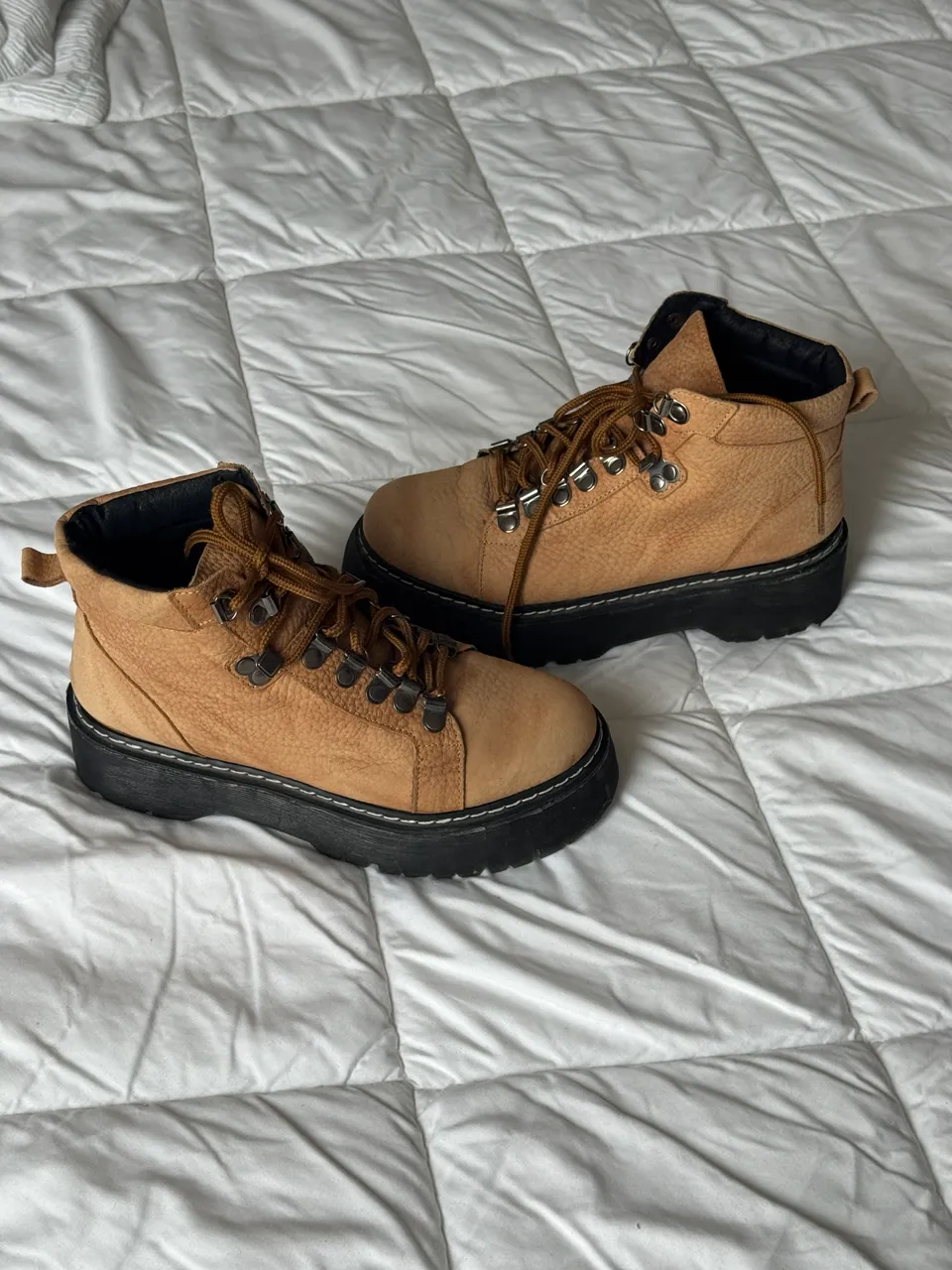 Botas A ≠ · Talle AR 37