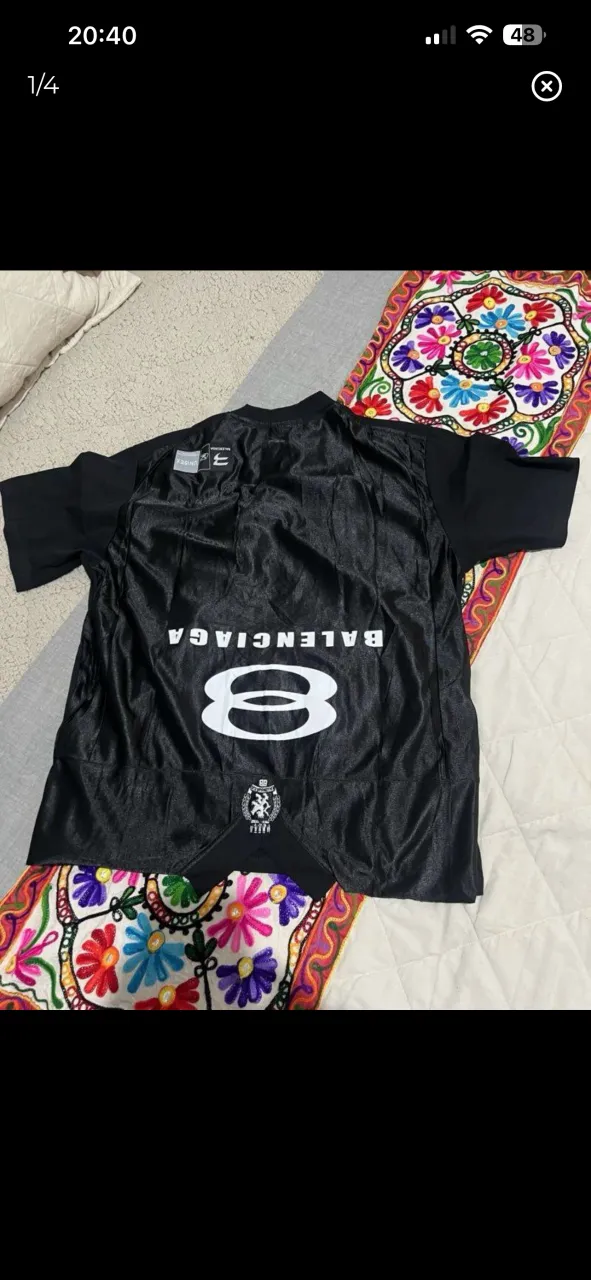 Remera Balenciaga · Talle M