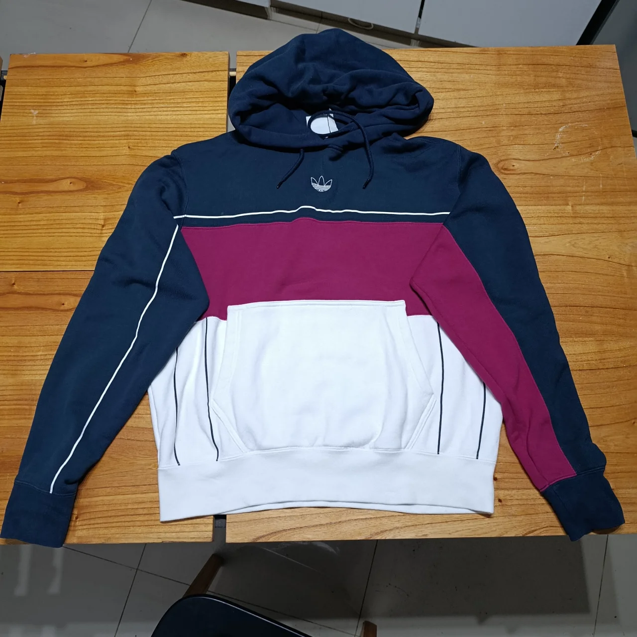 Buzo adidas · Talle L