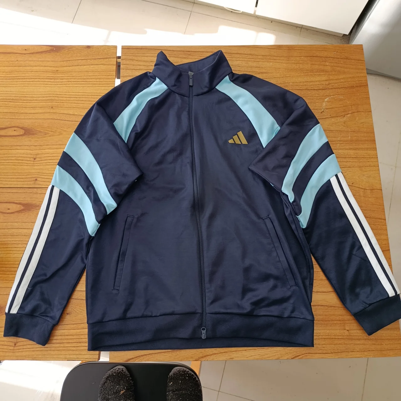 Campera adidas · Talle XL