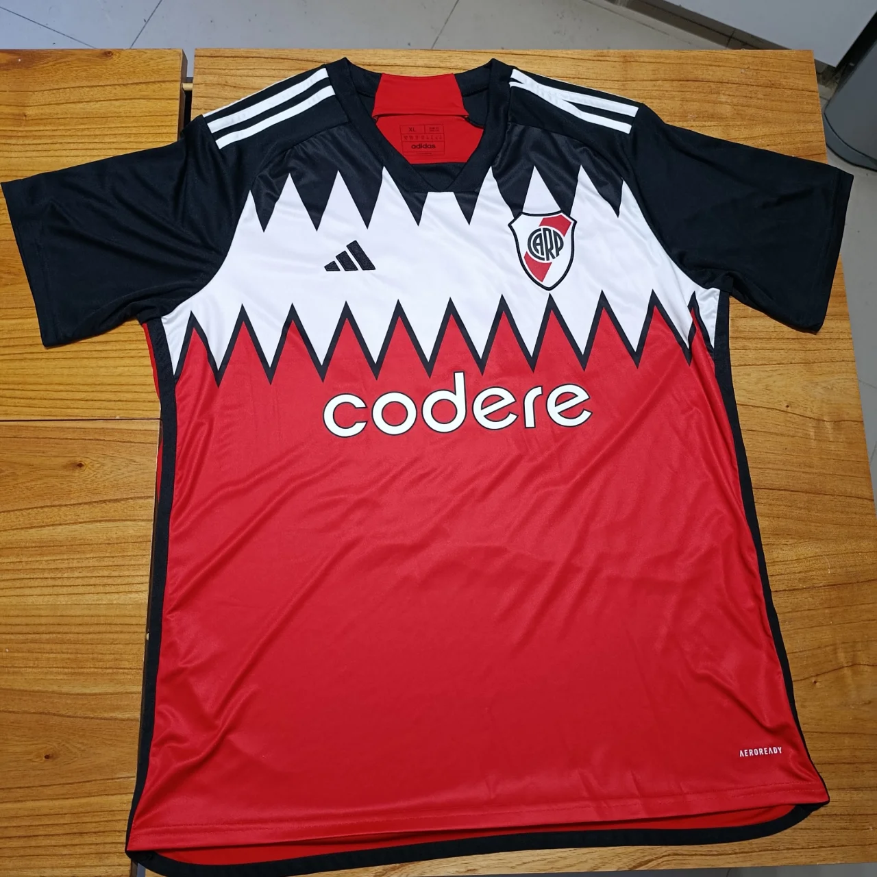 Camiseta adidas - imagen 1