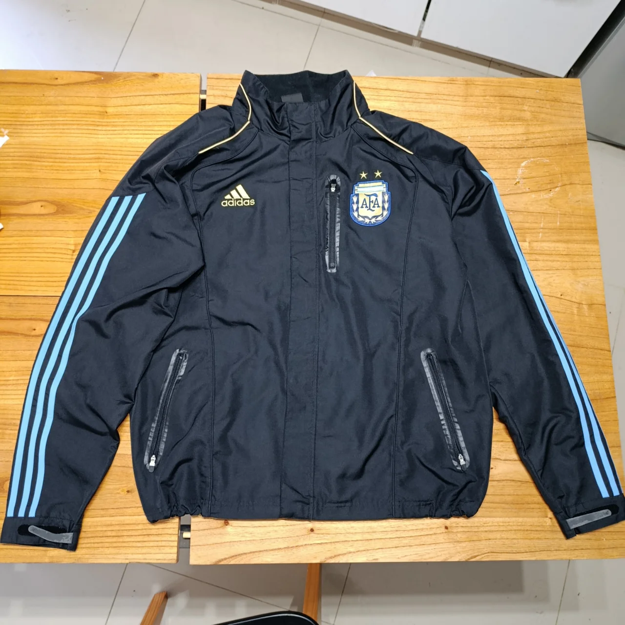 Campera adidas · Talle XL