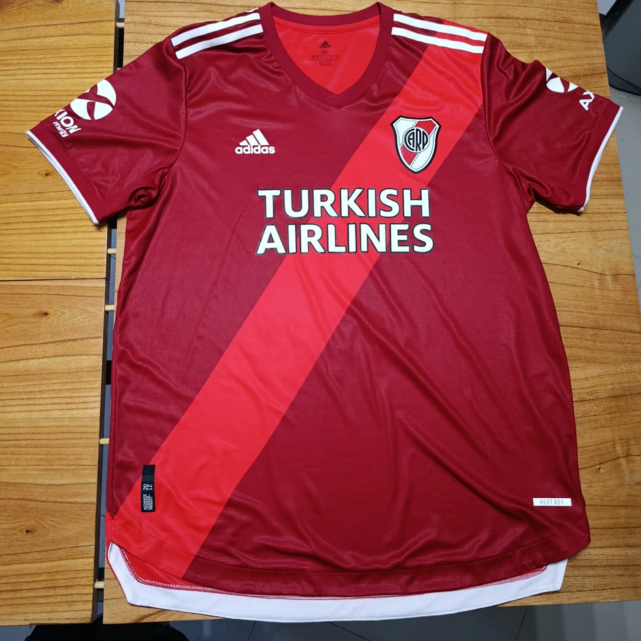 Camiseta adidas - imagen 1