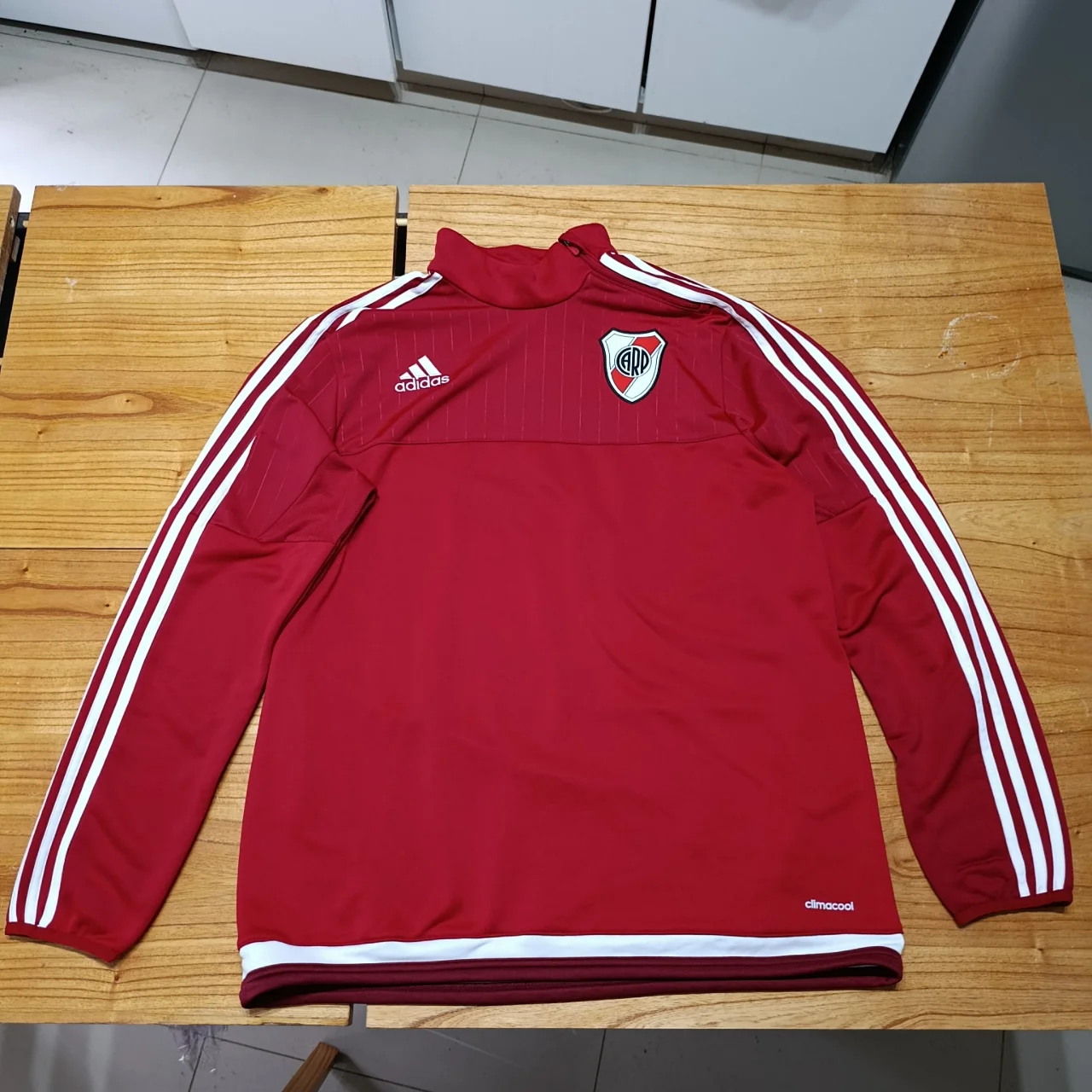 Buzo adidas · Talle L
