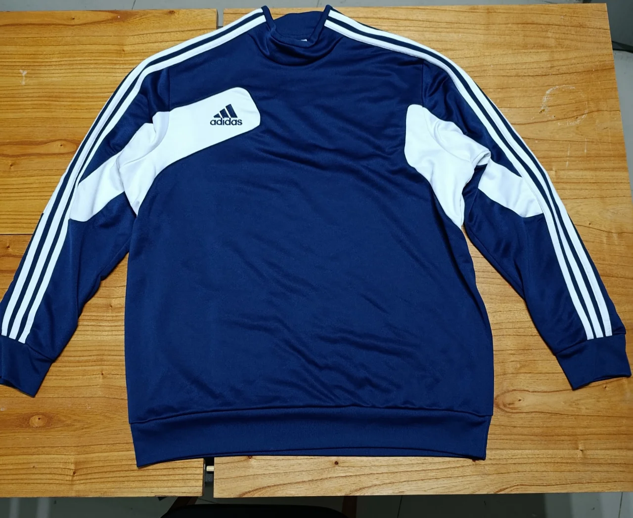 Buzo adidas · Talle XL