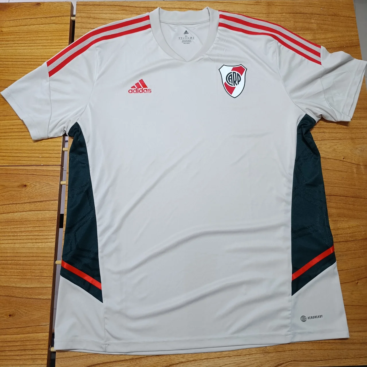Camiseta adidas - imagen 1