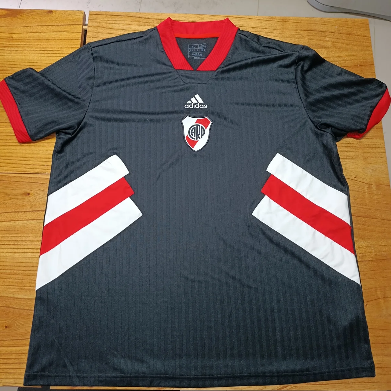 Camiseta adidas - imagen 1