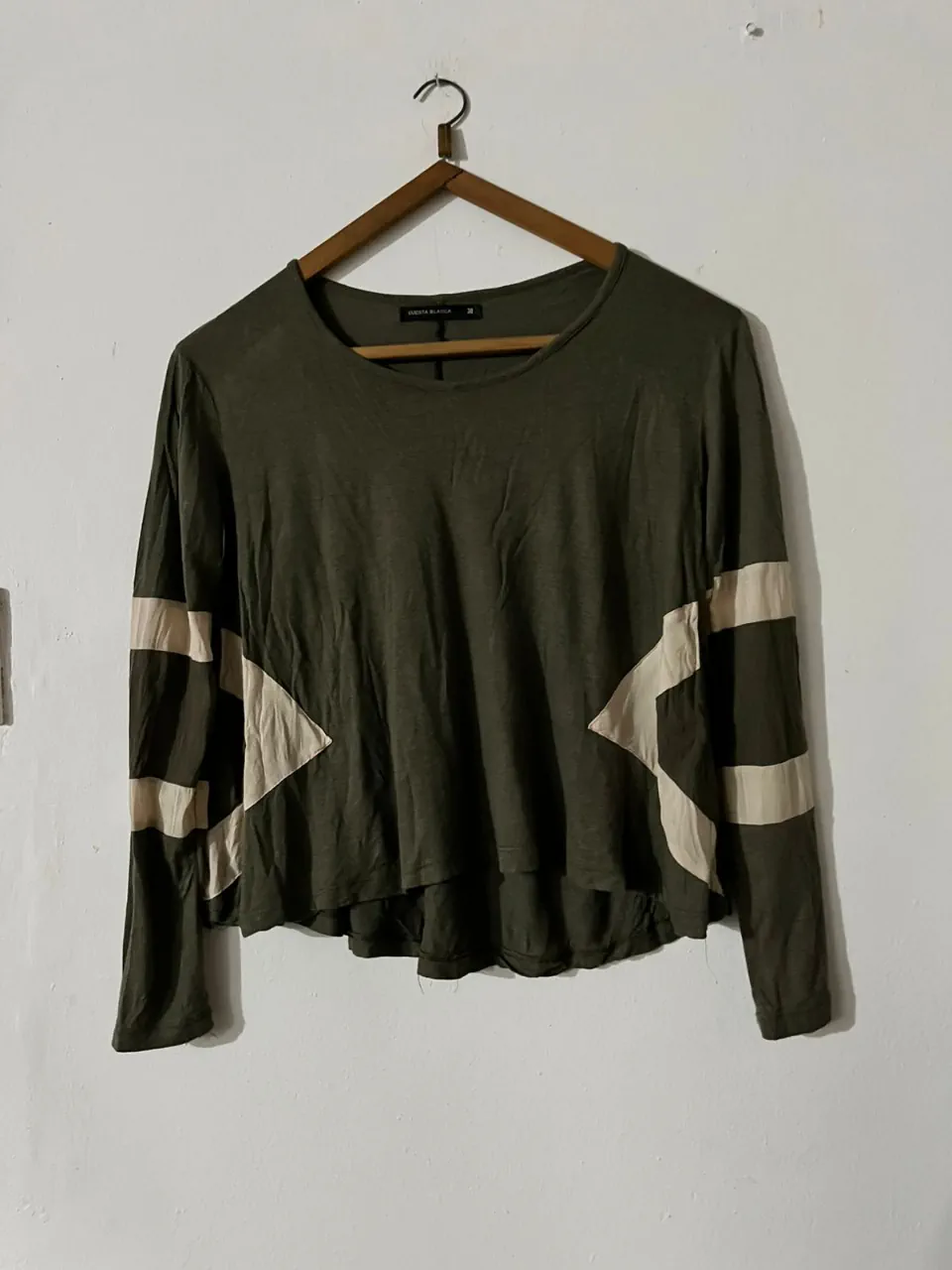 Remera Cuesta Blanca · Talle S