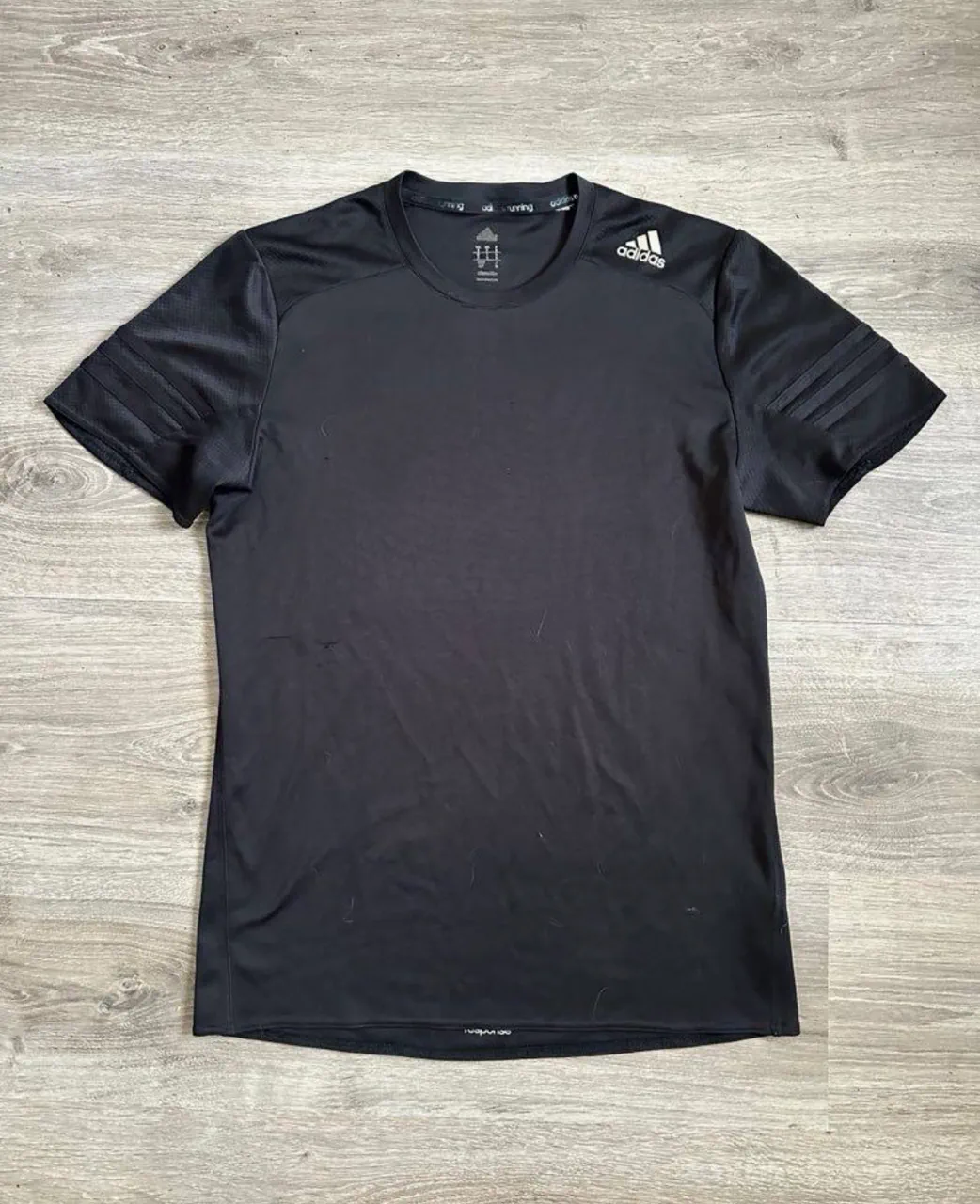 Remera adidas · Talle S