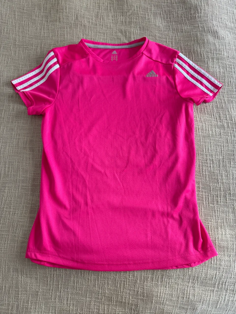 Remera adidas · Talle M