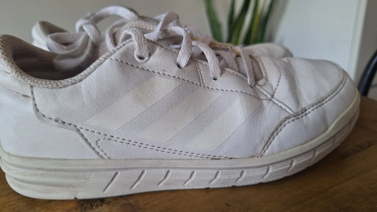 adidas · Talle AR 31