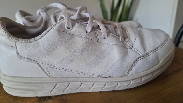 adidas · Talle AR 31