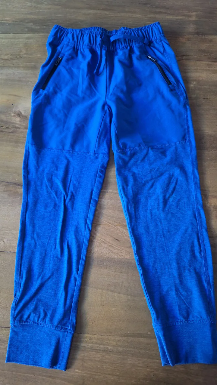 Ropa deportiva Athletic works · Talle 8 años / 128 cm