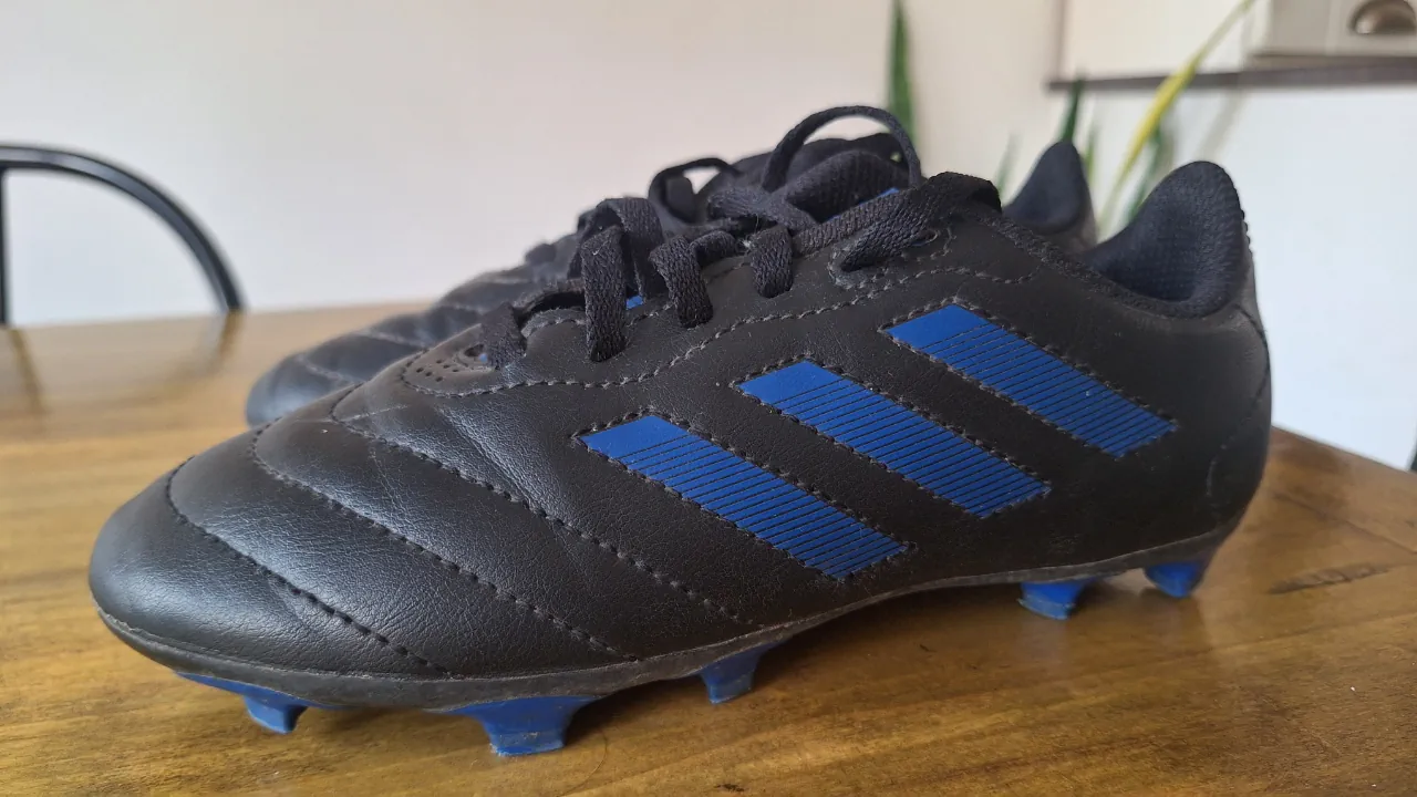 adidas · Talle AR 31