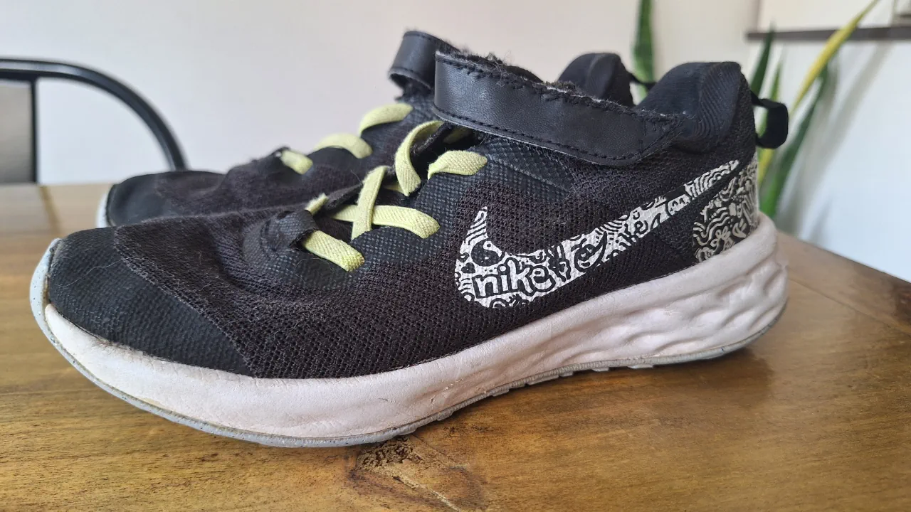 Nike · Talle AR 33
