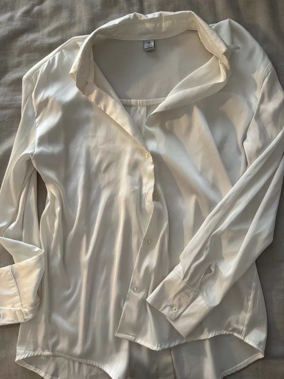 Blusa Flores, avellaneda - imagen 1