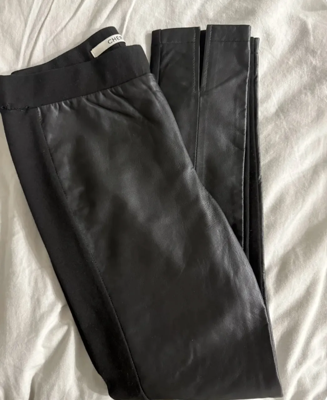 Pantalón CHER. · Talle 2