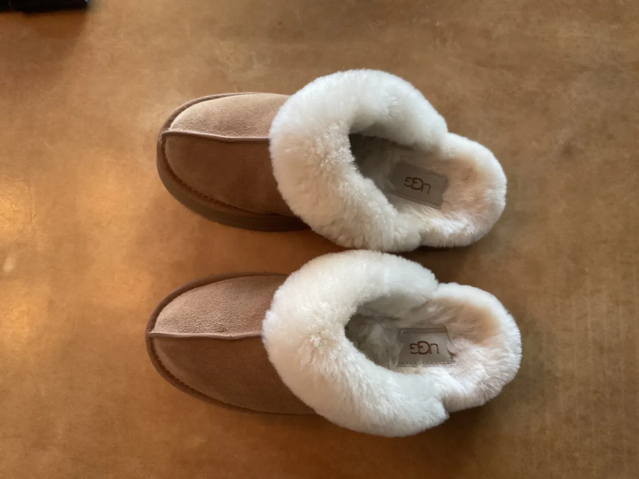 UGG · Talle US 8