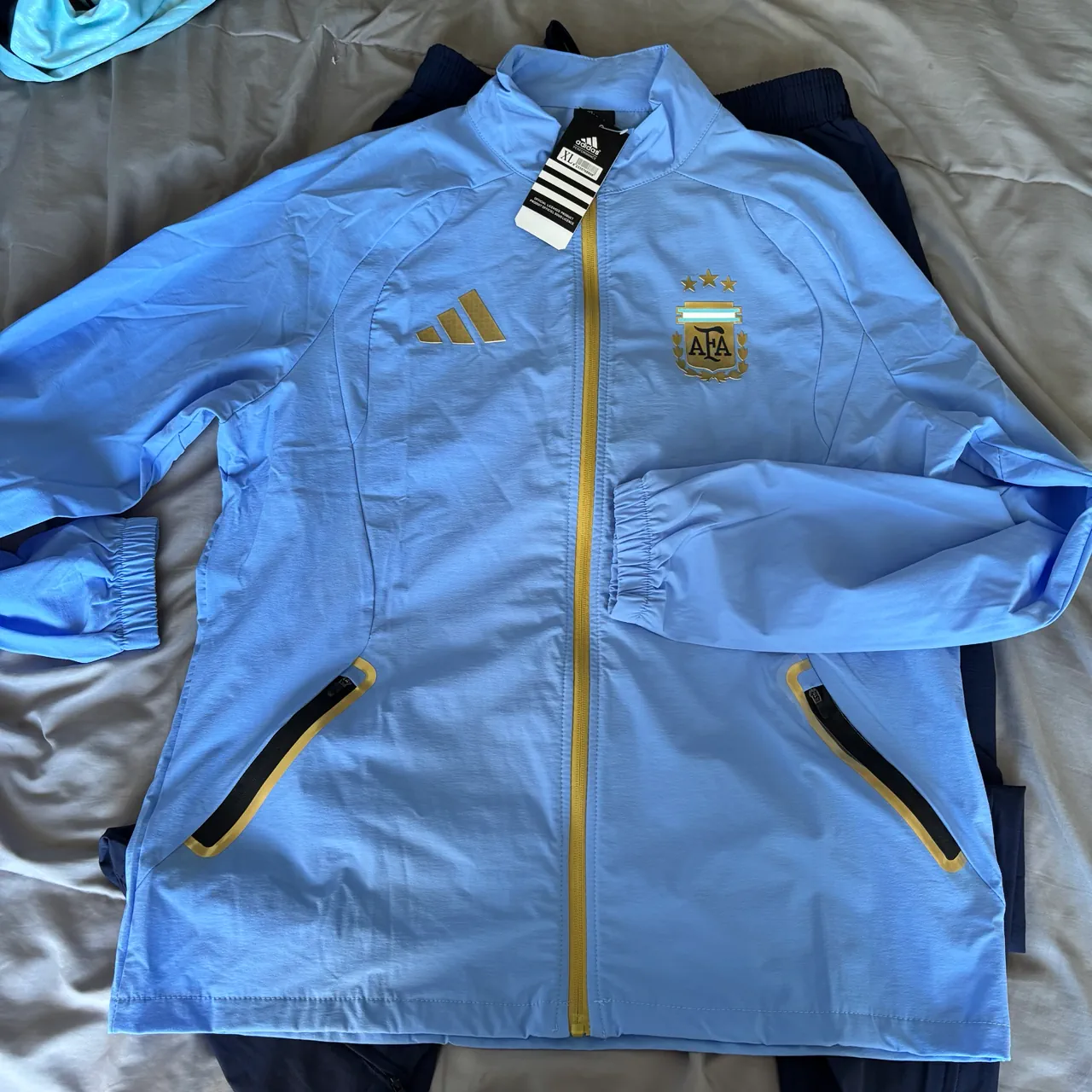adidas · Talle L