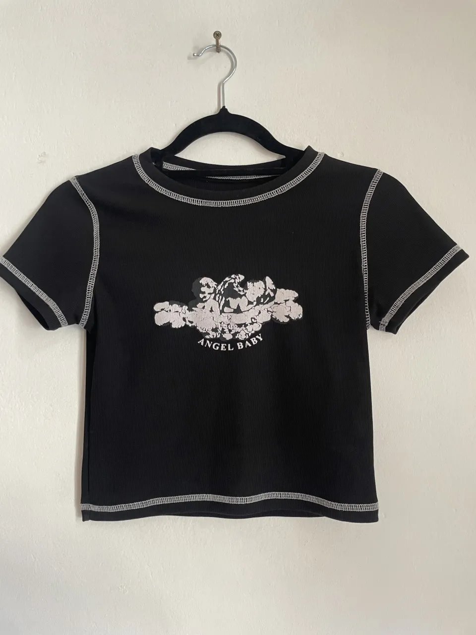 Remera A ≠ · Talle único